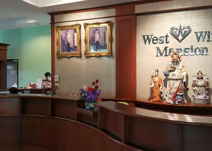 West Wing Mansion 3*
