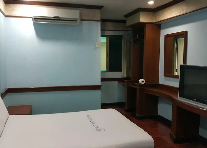 West Wing Mansion 3*